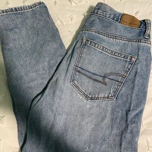 American Eagle - light washed mom jeans